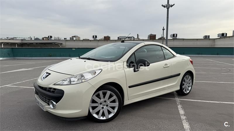 Usado Peugeot 207 CC Sport 150 CV (110 kW) 2007 Beige Descapotable