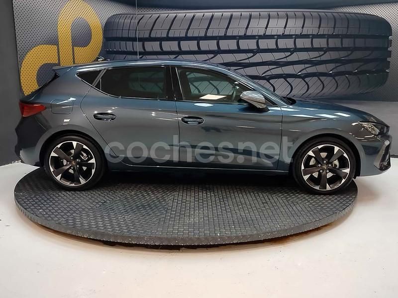 Usado Cupra Leon 150 CV (110 kW) 2025 Gris / plata Berlina