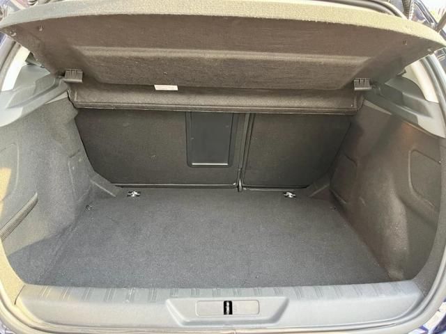 Usado Peugeot 308 Allure 100 CV (73 kW) 2019 Negro