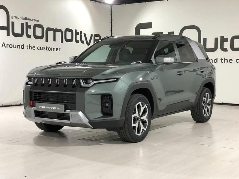 Verde claro Usado 2023 Ssangyong (KGM) Torres SUV | 29.900 € - Imagen 1/4
