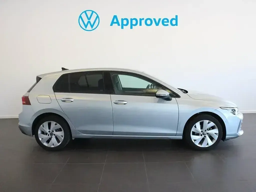 Usado VW Golf VIII 115 CV (84 kW) 2025 Gris Berlina