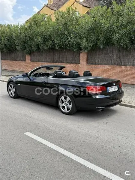 Käytetty BMW 320 Cabriolet 170 HP (125 kW) 2008 Musta Avoauto