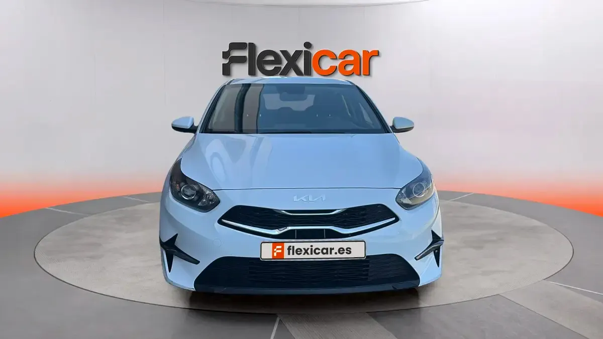 Usado Kia Ceed 136 CV (100 kW) 2023 Blanco Utilitario