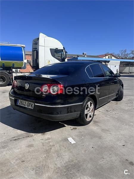Usado VW Passat Trendline 115 CV (84 kW) 2005 Negro Berlina
