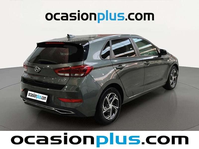 Usado Hyundai i30 120 CV (88 kW) 2022 Gris Utilitario