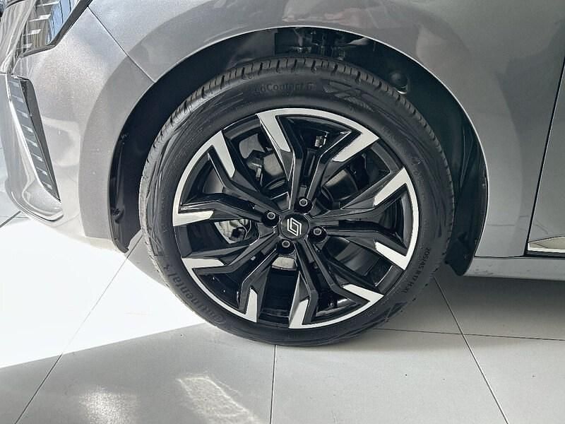 Usado Renault Clio V Techno 145 CV (106 kW) 2025 Gris Berlina