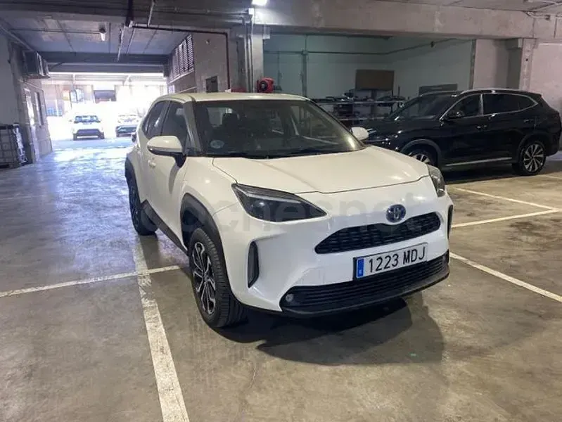 Usado Toyota Yaris Cross Active 116 CV (85 kW) 2023 Blanco SUV