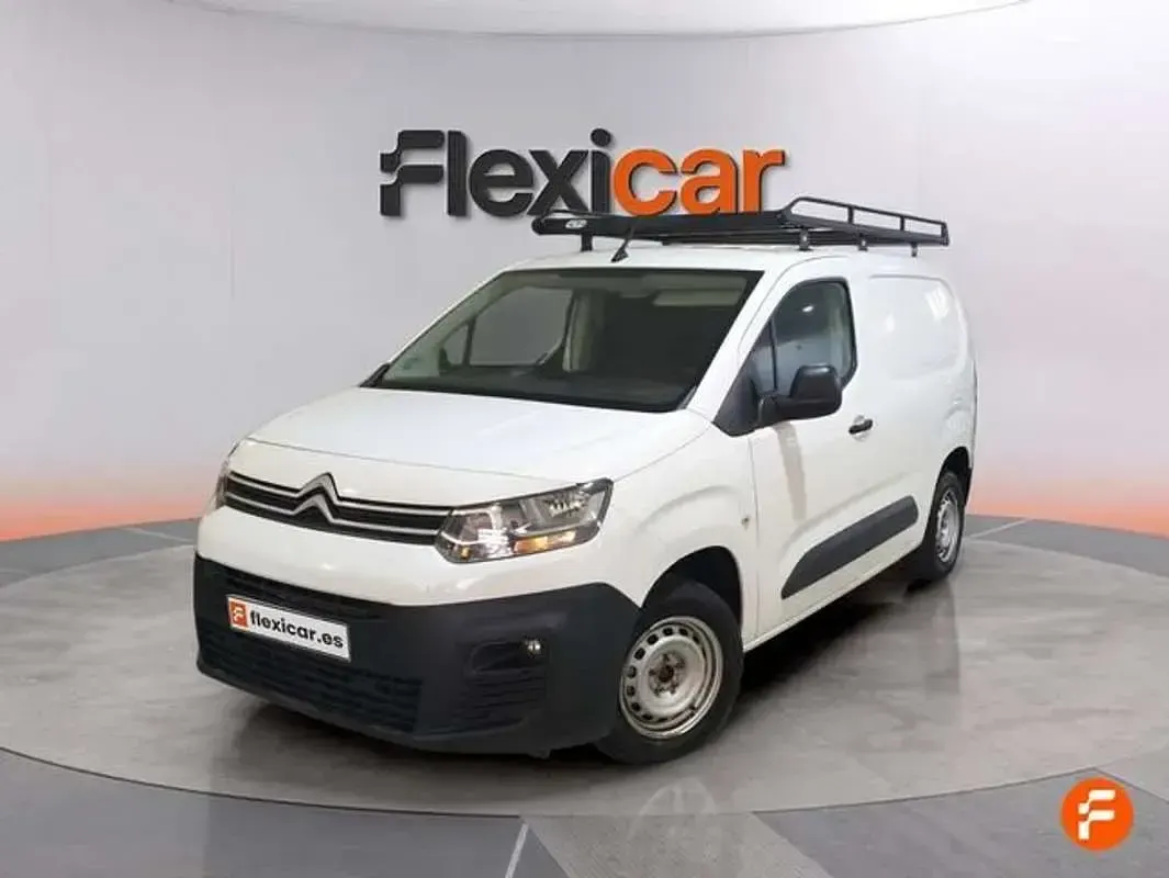 Usado Citroën Berlingo Feel 102 CV (75 kW) 2021 Blanco Monovolumen