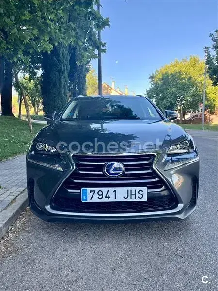 Usado Lexus NX300h Executive Line 197 CV (144 kW) 2015 Gris / plata SUV