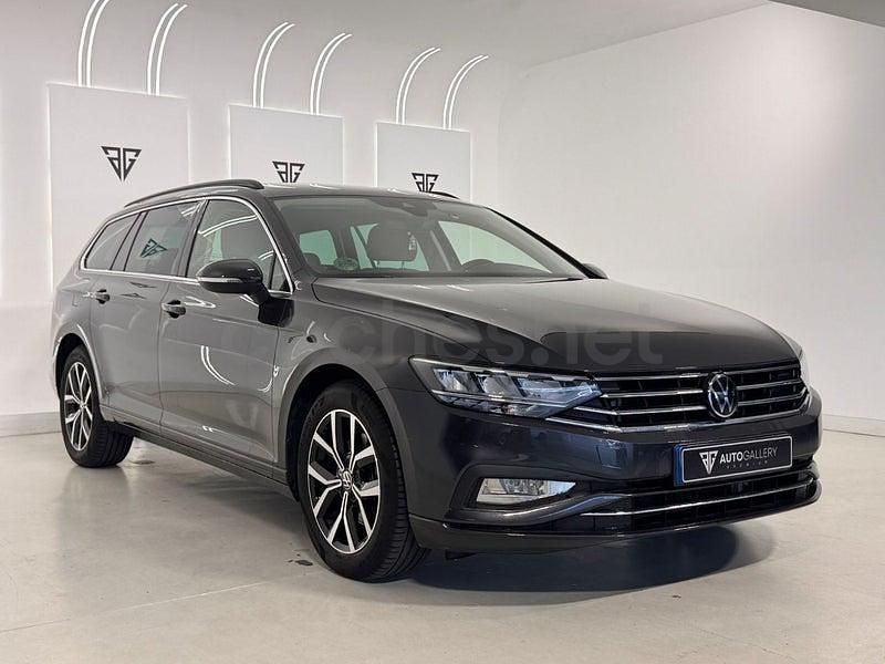 Usado VW Passat Executive 150 CV (110 kW) 2024 Gris Familiar