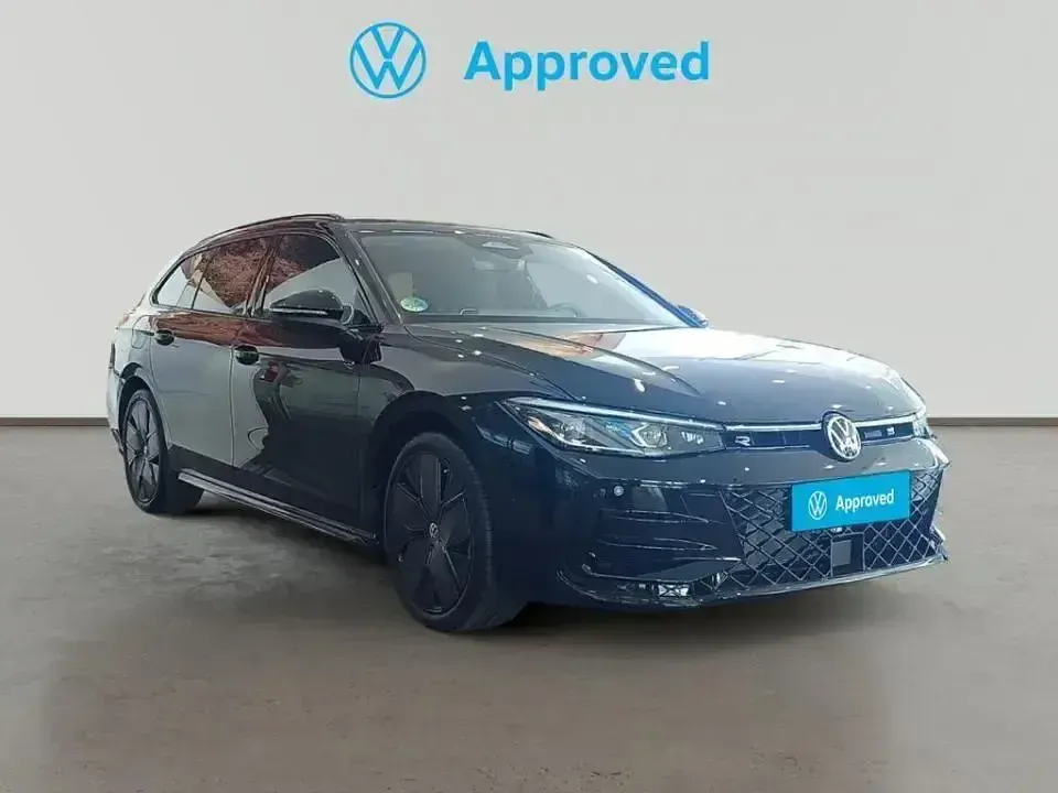 Usado VW Passat R-line 150 CV (110 kW) 2024 Negro Familiar