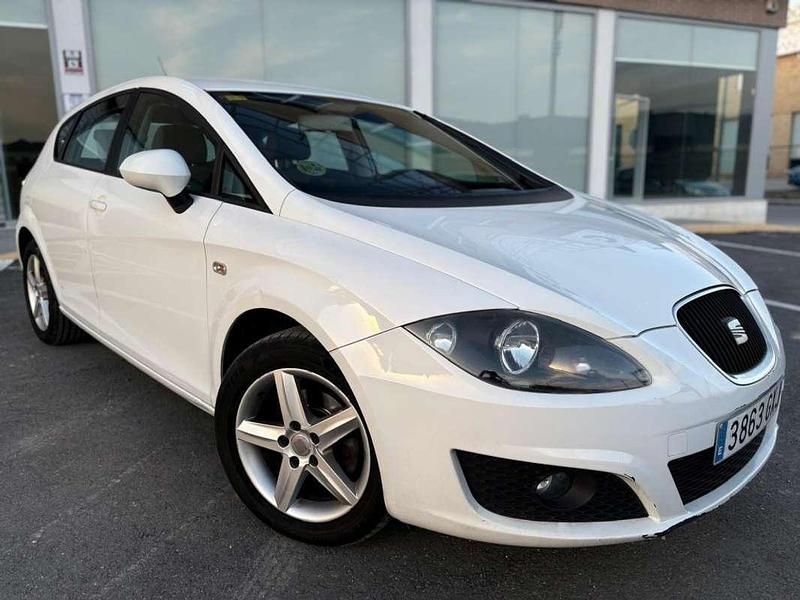 Usado Seat Leon Reference 105 CV (77 kW) 2010 Blanco Utilitario