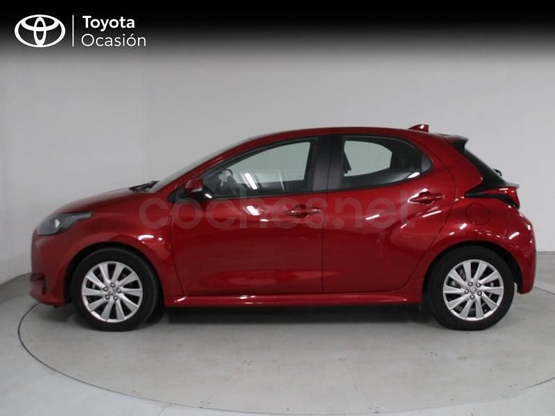 Usado Toyota Yaris Hybrid Active 116 CV (85 kW) 2024 Rojo Berlina