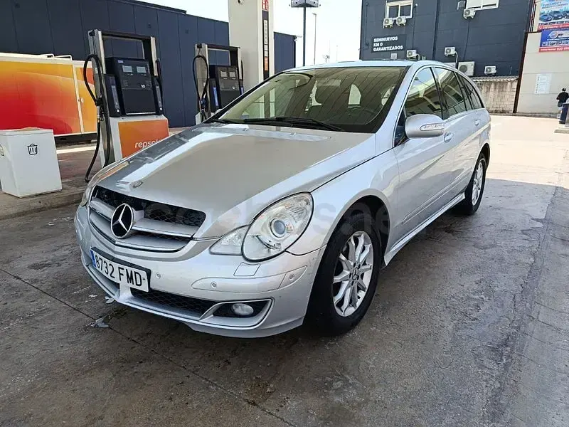 Usado Mercedes R320 224 CV (164 kW) 2008 Gris / plata Familiar