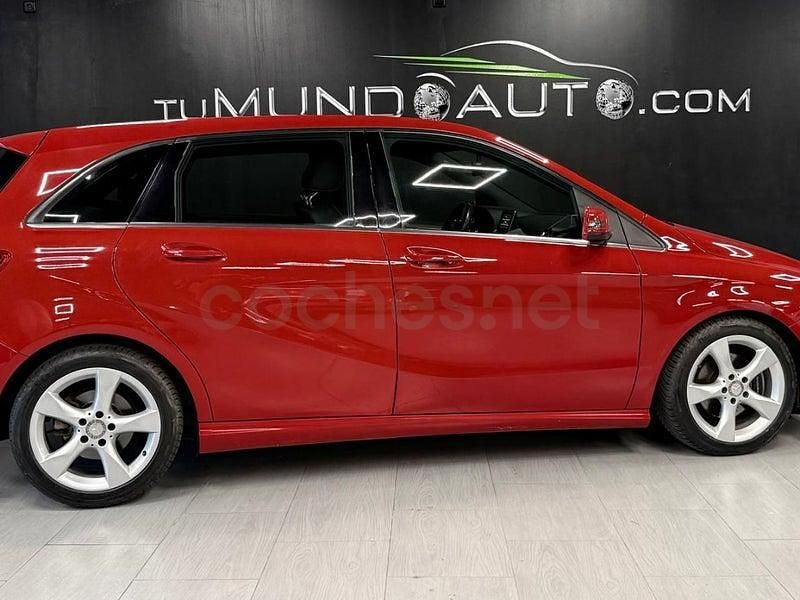 Begagnad Mercedes B180 AMG 109 HK (80 kW) 2015 Röd Minibuss