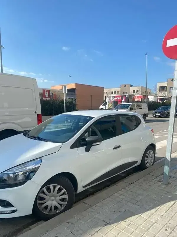 Usado Renault Clio Business 75 CV (55 kW) 2018 Blanco Utilitario
