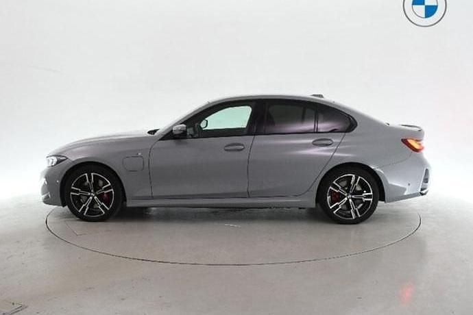 Usado BMW 330e Comfort Edition 292 CV (214 kW) 2025 Berlina