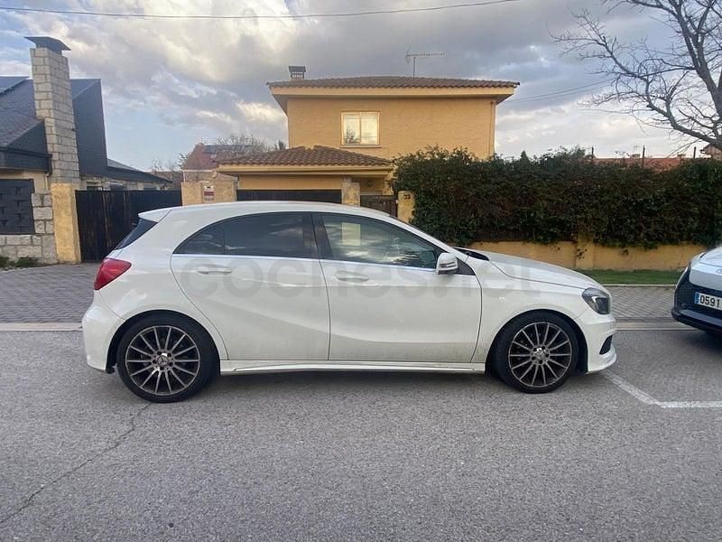 Usado Mercedes A180 AMG line 109 CV (80 kW) 2014 Blanco Berlina
