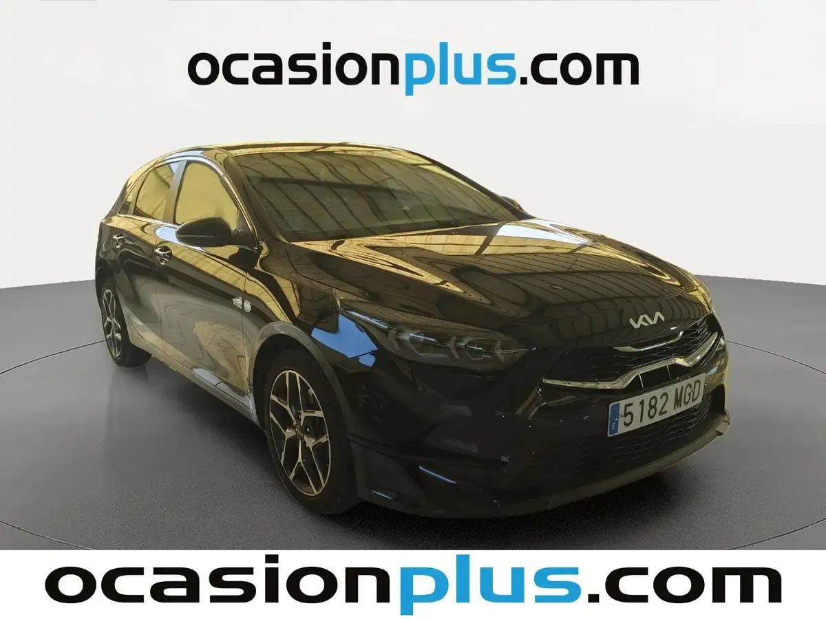 Usado Kia Ceed 120 CV (88 kW) 2023 Negro Utilitario