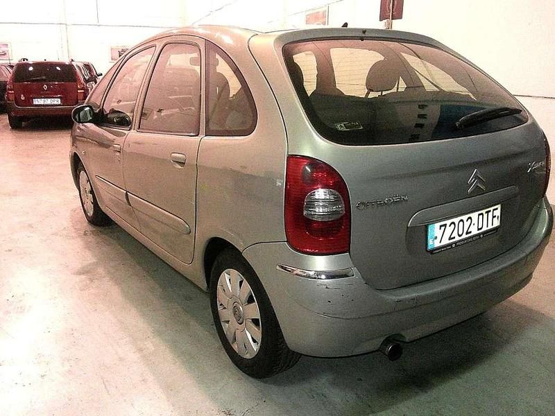 Usado Citroën Xsara Picasso Exclusive 90 CV (66 kW) 2005 Plateado Monovolumen