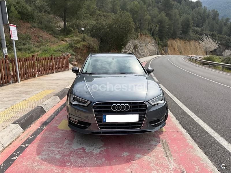 Usado Audi A3 Ambition 110 CV (80 kW) 2015 Gris / plata Berlina