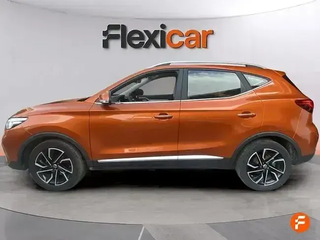 Käytetty MG ZS Luxury 111 HP (81 kW) 2023 Oranssi Sedan