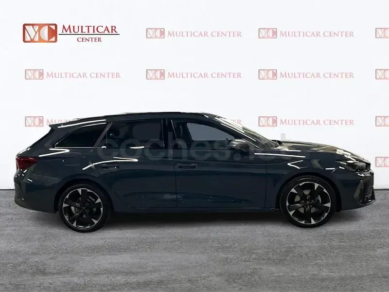 Usado Cupra Leon 150 CV (110 kW) 2025 Azul Familiar