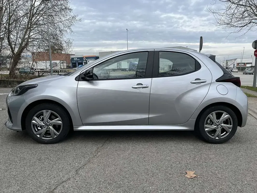 Nuevo Mazda 2 Center-Line 116 CV (85 kW) 2026 Plateado Utilitario