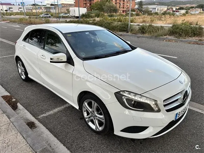 Käytetty Mercedes A200 Urban 136 HP (100 kW) 2015 Valkoinen Sedan
