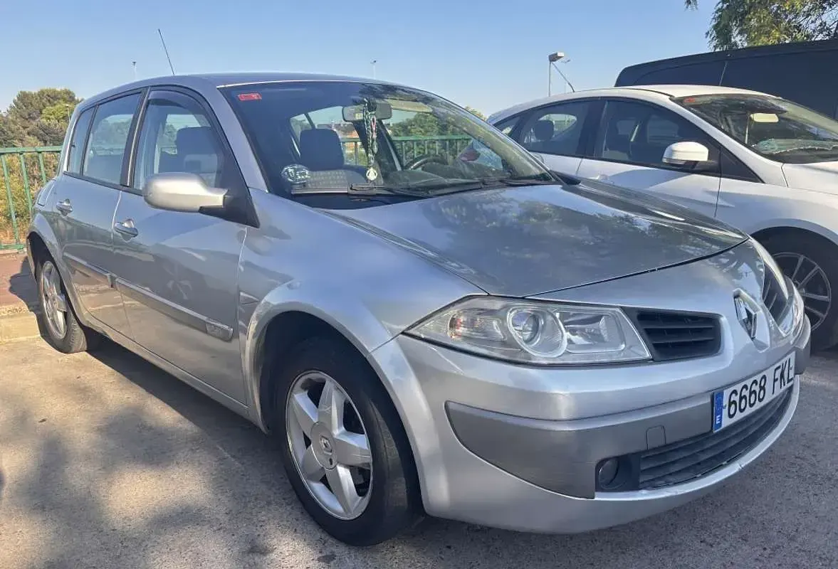 Usado Renault Mégane Dynamique 106 CV (77 kW) 2007 Gris Utilitario