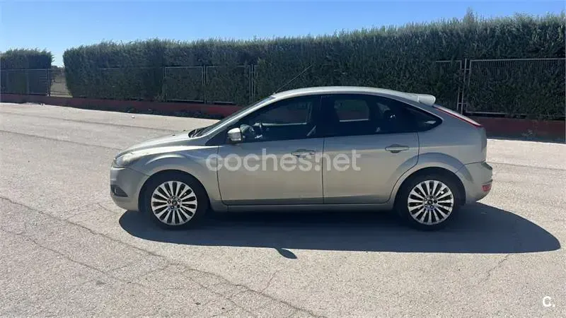 Usado Ford Focus Trend 109 CV (80 kW) 2009 Beige Berlina