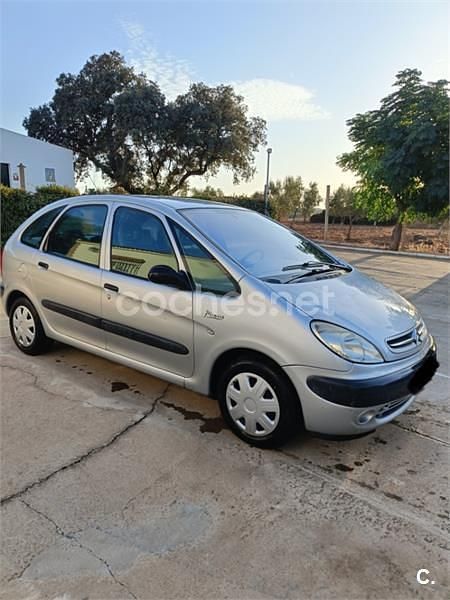 Gris / plata Usado 2002 Citroën Xsara Picasso Monovolumen | 2500 € (Caro) - Imagen 1/4
