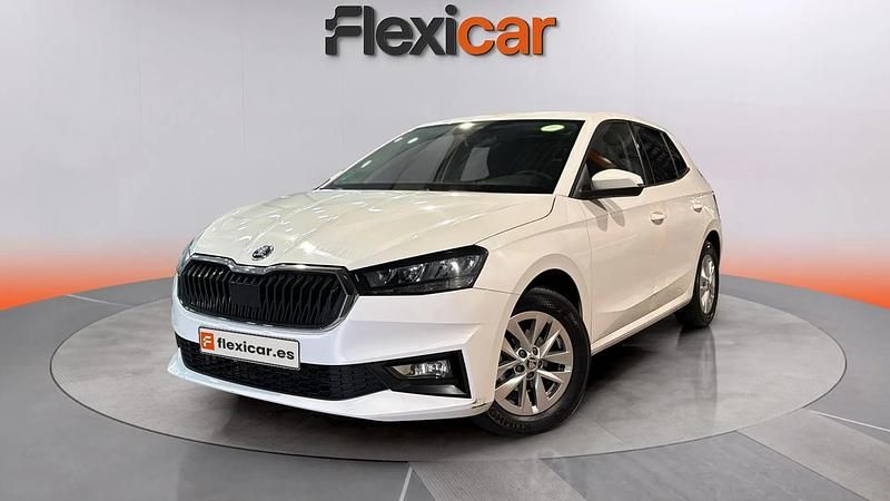 Usado Skoda Fabia Selection 95 CV (69 kW) 2024 Blanco Utilitario