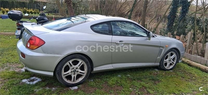 Usado Hyundai Coupé 167 CV (122 kW) 2002 Gris / plata Coupe