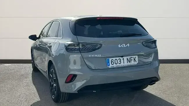 Nuevo Kia Ceed Style 100 CV (73 kW) 2025 Gris Utilitario