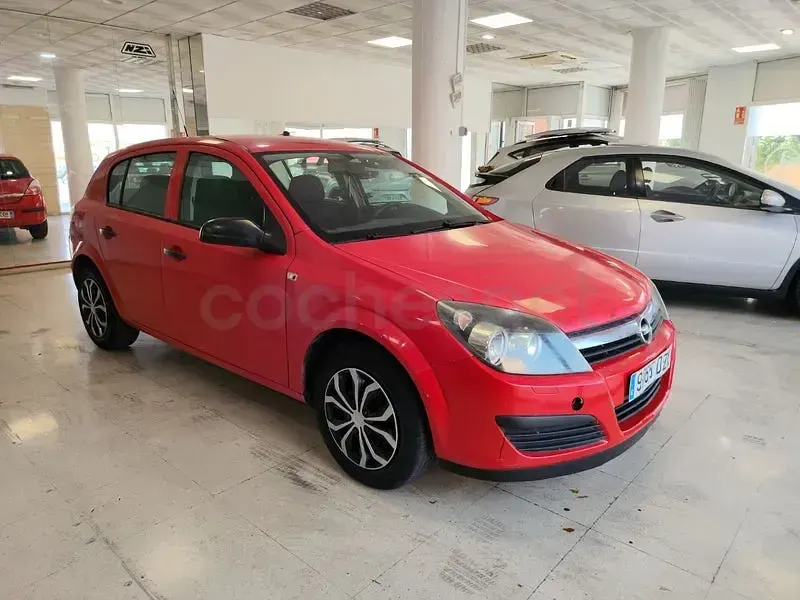 Usado Opel Astra Essentia 90 CV (66 kW) 2006 Rojo Berlina