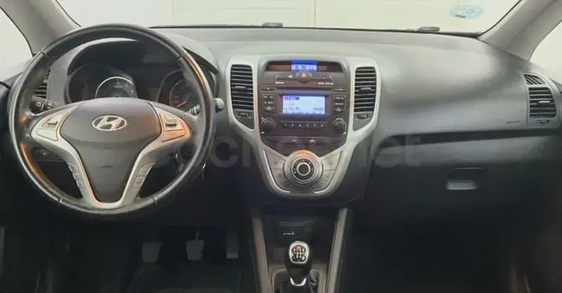 Usado Hyundai ix20 90 CV (66 kW) 2015 Gris / plata Utilitario