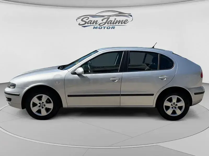 Usado Seat Leon 105 CV (77 kW) 2004 Gris / plata Utilitario