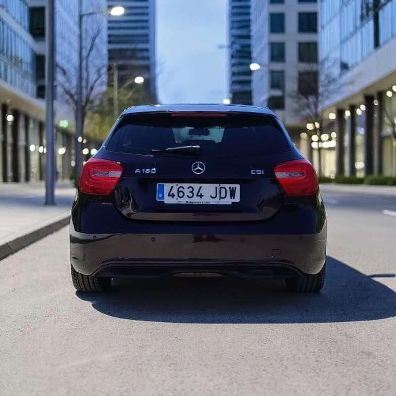 Usado Mercedes A180 AMG line 109 CV (80 kW) 2015 Burdeos Utilitario