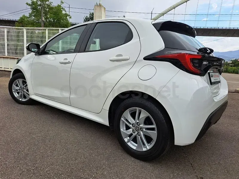 Usado Toyota Yaris 125 CV (91 kW) 2021 Azul Utilitario