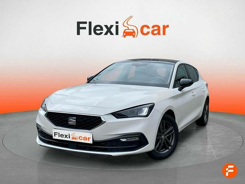 Usado Seat Leon Style 115 CV (84 kW) 2021 Blanco Familiar