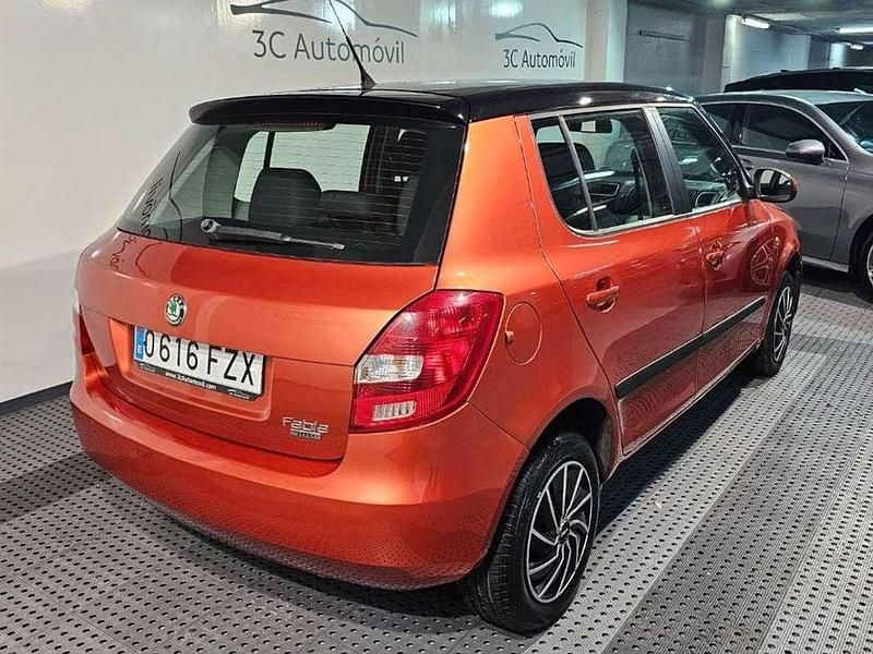 Usado Skoda Fabia 60 CV (44 kW) 2008 Naranja Berlina