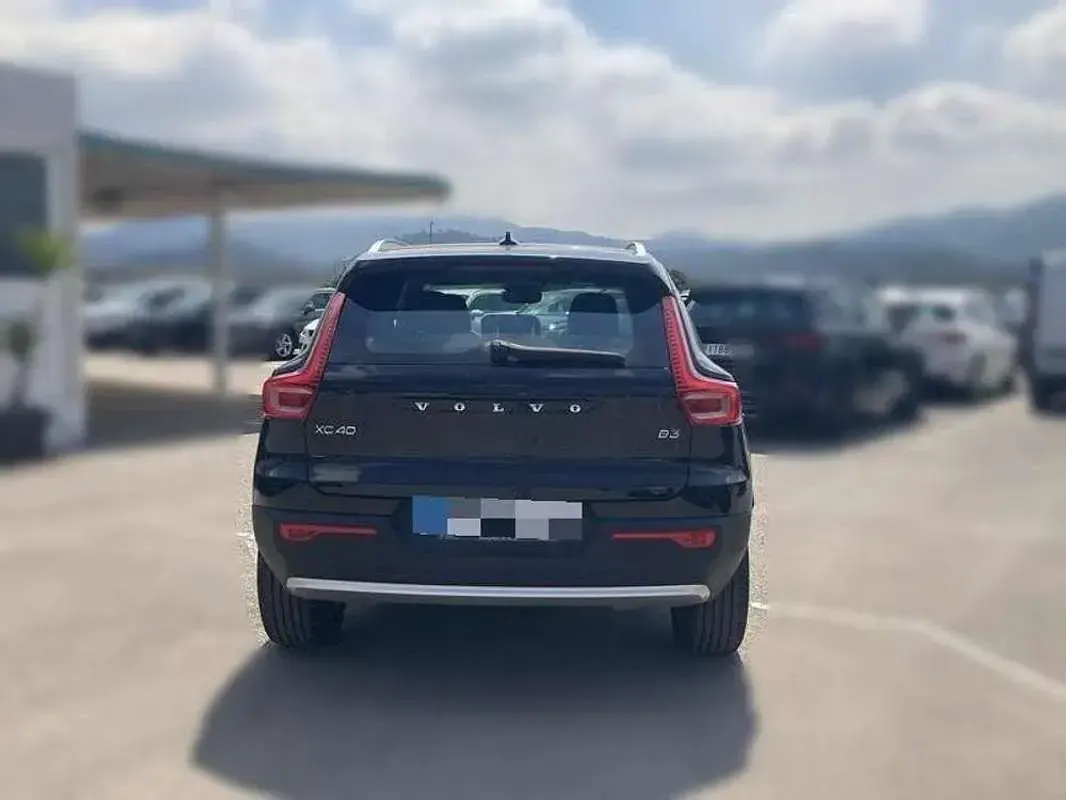 Usado Volvo XC40 Core 163 HP (119 kW) 2023 Preto SUV
