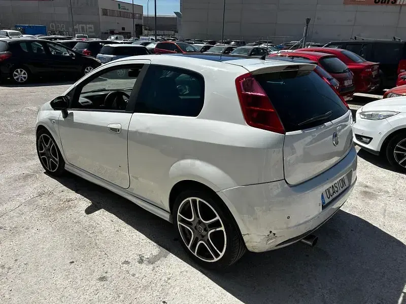 Usado Fiat Grande Punto Active 90 CV (66 kW) 2009 Blanco Utilitario