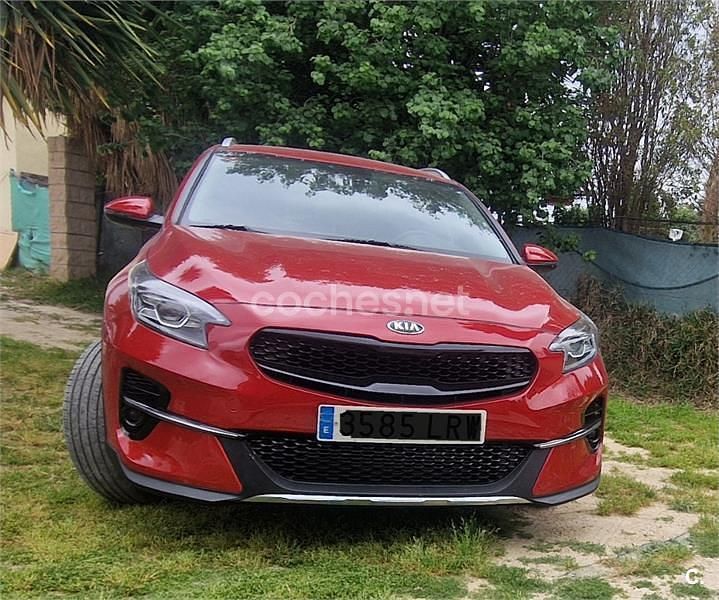Usado Kia XCeed 136 CV (100 kW) 2021 Granate SUV