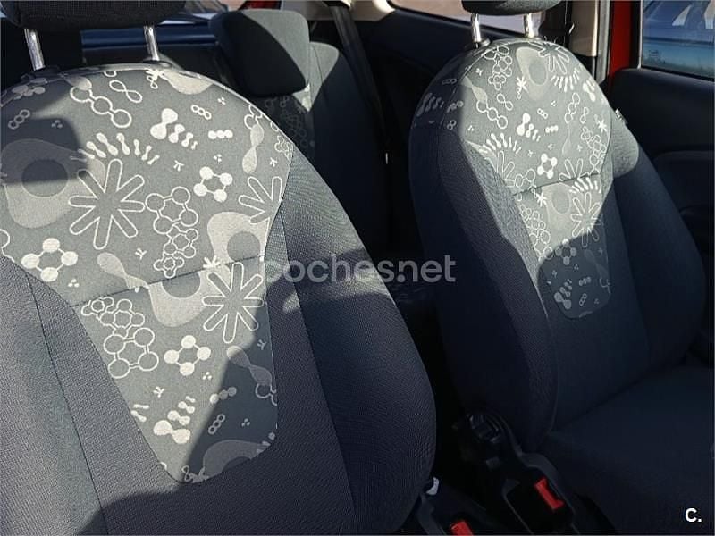 Usado Ford Ka Trend 69 CV (50 kW) 2015 Rojo Berlina