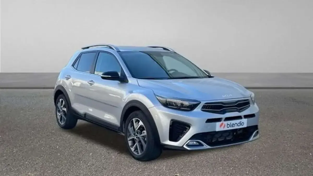 Usado Kia Stonic GT-Line 101 CV (74 kW) 2024 Plateado SUV