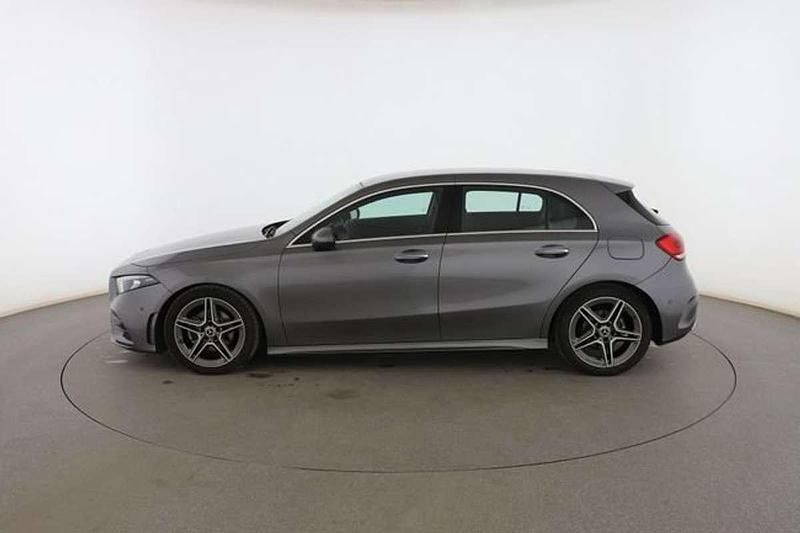 Usado Mercedes A180 116 CV (85 kW) 2019 Gris Utilitario
