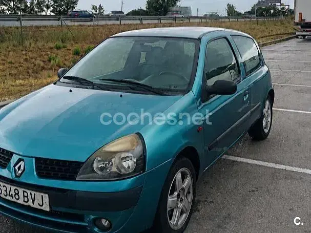 Usado Renault Clio 75 CV (55 kW) 2002 Azul Berlina