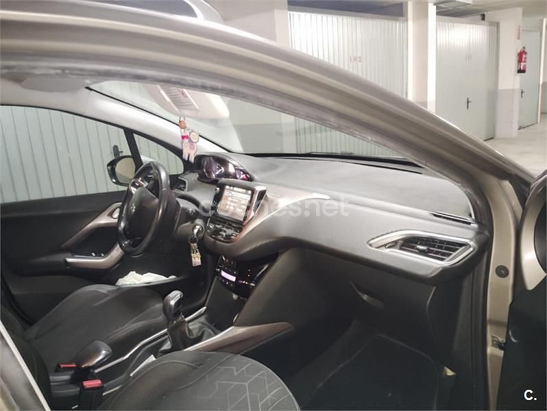 Usado Peugeot 2008 Active 92 CV (67 kW) 2013 Beige SUV